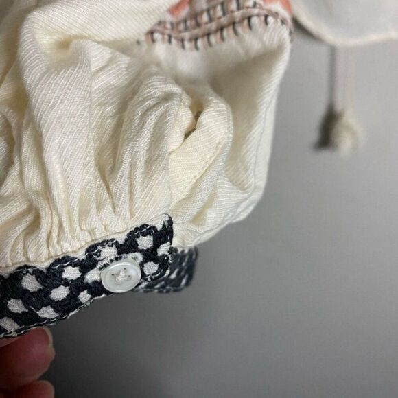 Urban Outfitters Ecote Embroidered Puff Sleeve Top - Picture 4 of 11